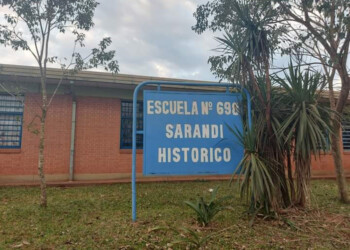 Padres y docentes de la Escuela 698 reclamaron mejoras en la institución