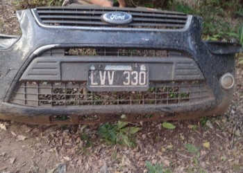 Roban dinero y una camioneta en asalto en banda en Profundidad