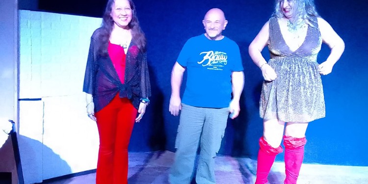 SUBE EL TELÓN. Los viernes y sábados de agosto, y la primera semana de septiembre se presenta El Club de las Bataclanas.