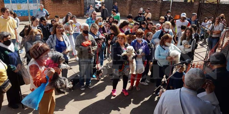 San Roque fue una fiesta con la bendición de decenas de mascotas
