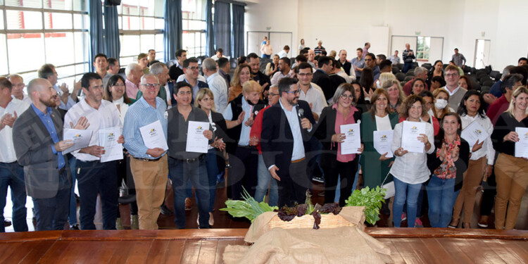 ENCUENTRO. Se realizó un acto y una charla con los técnicos en el salón Eva Perón del Centro del Conocimiento.