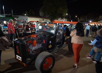 Apóstoles vibró con el XI Encuentro de Autos a puro asombro y diversión