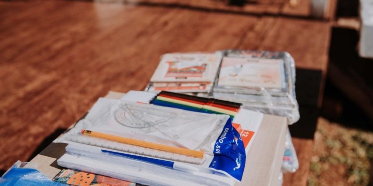 Asisten a la pareja de maestros que perdió todo en un incendio en El Soberbio