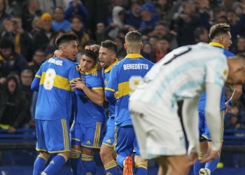 Boca le ganó al líder con polémica y le dio una “manito” a varios