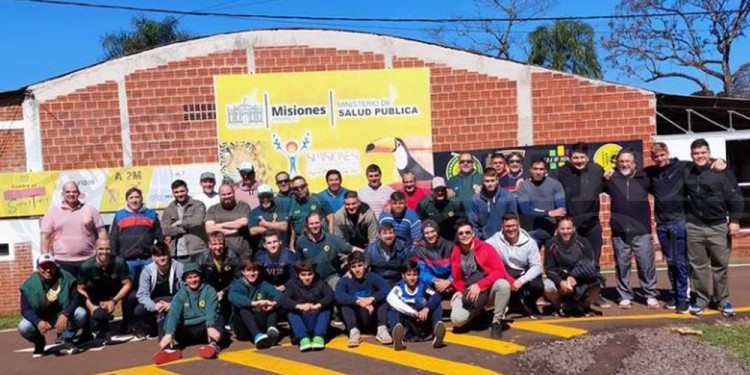TODA LA CONFIANZA. La delegación de Carayá partió ayer hacia Corrientes.