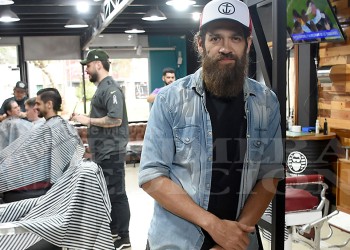 “Con una tijera y un peine puedo ejercer el oficio en cualquier lugar”