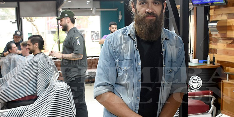 ATENCIÓN. En el local de avenida Corrientes, se encuentran de lunes a miércoles de 9 a 17, y de jueves a sábado, de 9 a 19.