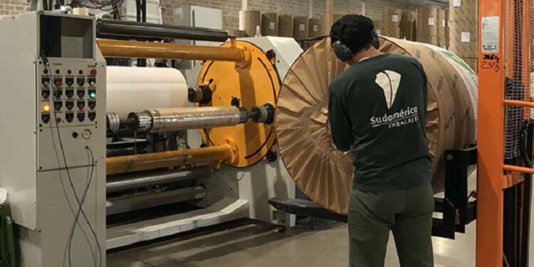 ENVASES. La empresa con sede en Alem abastece a grandes firmas que exportan bienes por millones de dólares.