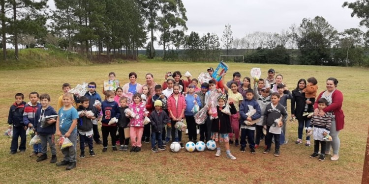 FELICES.Niños de distintos lugares recibieron obsequios en su mes.