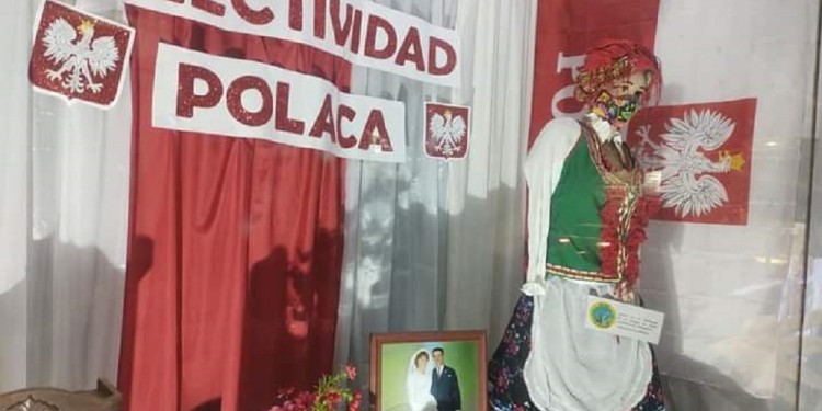 El orgullo polaco se exhibe en las vidrieras de Apóstoles
