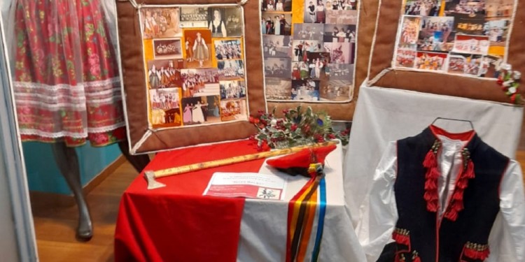 El orgullo polaco se exhibe en las vidrieras de Apóstoles