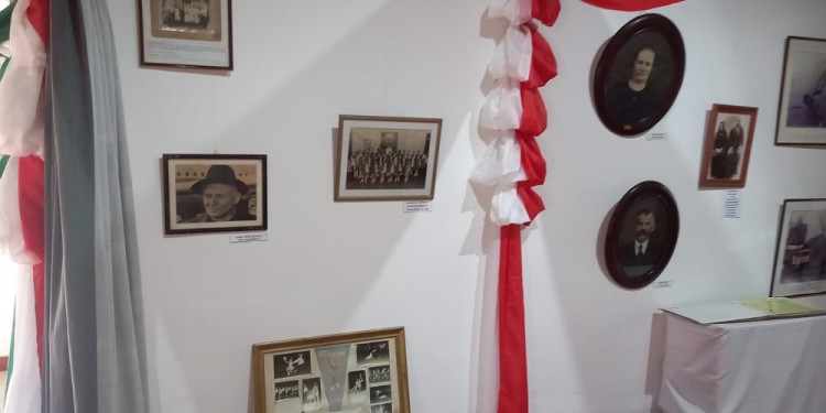 El orgullo polaco se exhibe en las vidrieras de Apóstoles