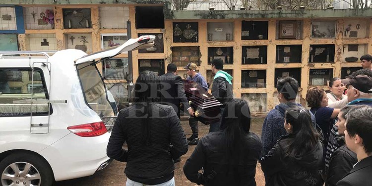 Con profundo pesar, inhumaron los restos de Josías Galeano en Oberá