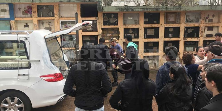 Con profundo pesar, inhumaron los restos de Josías Galeano en Oberá