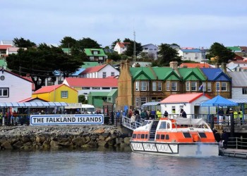 El Gobierno repudió un concurso de la Embajada Británica para llevar universitarios a Malvinas