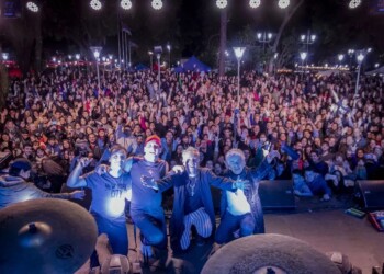 “Los Tipitos” le puso rock nacional a la noche posadeña
