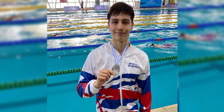 ABANDERADO. Hoy día, Méndez Brandt es el mejor nadador de Misiones.