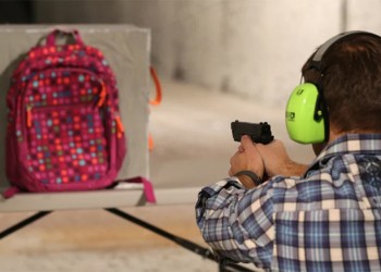 Mochilas antibalas, uno de los productos más vendidos en la vuelta a clases en EEUU