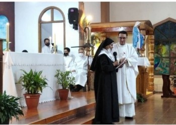 Llegada de Sri Lanka, la hermana Elizabeth creó un monasterio en Santa Ana
