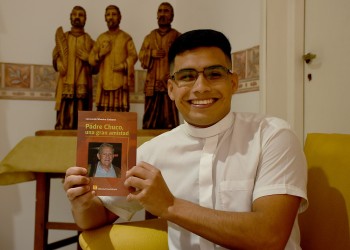 “En una charla, le había prometido al Padre ‘Chuco’ que le iba a escribir un libro”