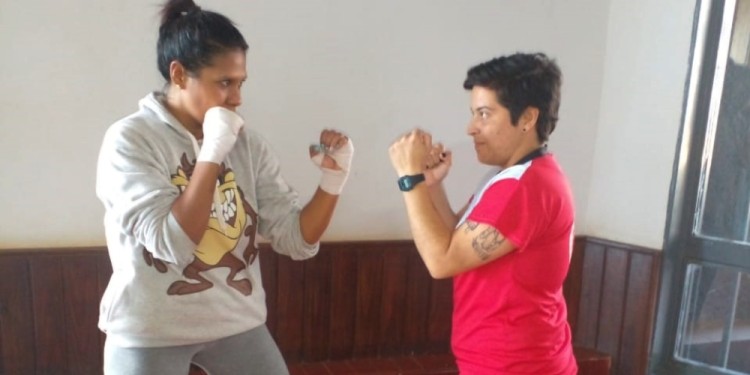 SERÁ A PURA ADRENALINA. Malvina Pereyra (izquierda) y Daniela Duarte serán las protagonistas de la pelea femenina.