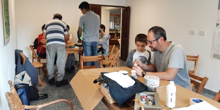 Un taller para compartir conocimiento y aprender a reparar las cosas para reutilizarlas