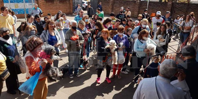 San Roque fue una fiesta con la bendición de decenas de mascotas