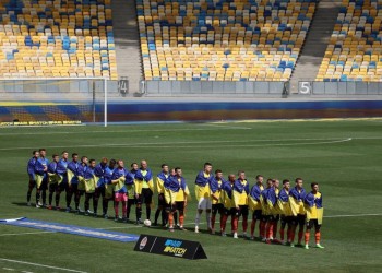 Con un misionero y protocolo antibombas, regresó el fútbol en Ucrania