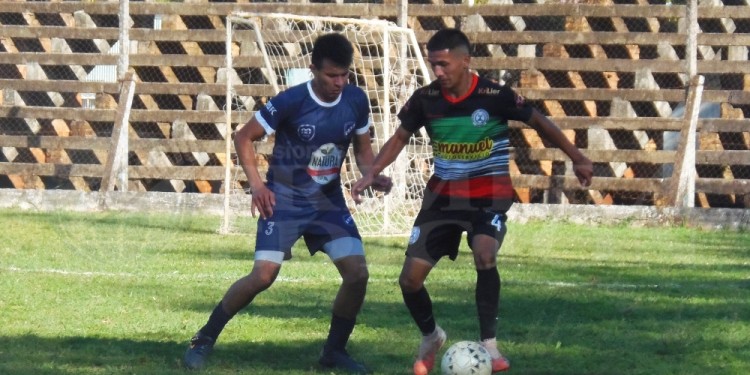 A MANO. UCDE y Nacional, los representantes de la Liga de Eldorado, no se sacaron ventajas en el primer duelo. (Foto gentileza C.Reble).