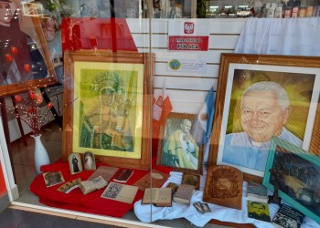 En Apóstoles, gracias a la Colectividad Polaca, las vidrieras cuentan historias