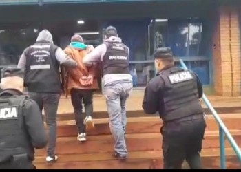 Un hombre evisceró a otro, huyó en motocicleta y lo capturaron