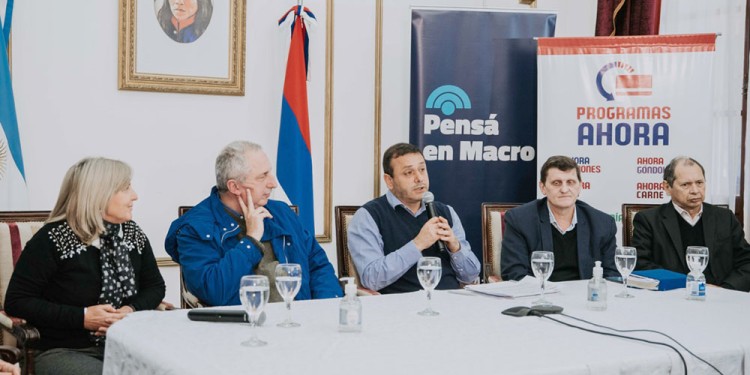 ANUNCIO. En la Casa de Gobierno, el gobernador Herrera Ahuad dio a conocer las fechas y los beneficios del Black Friday.