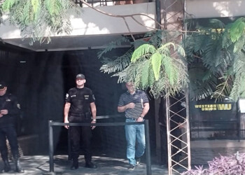 “Cuento de la inversión segura”: buscan a dos hermanos por millonaria estafa en dólares