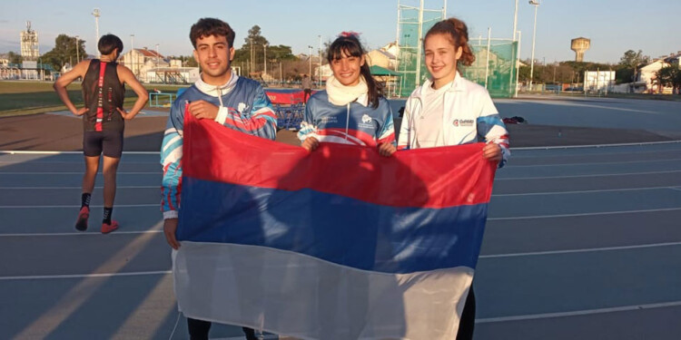 TRÍO AL PODIO. Varese, Brizuela y Korniejczuk, los protagonistas misioneros. (Foto Asddas)