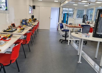 Misiones recibió un Aula Taller Móvil para saberes digitales