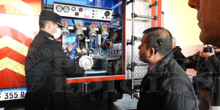 POTENTE. El nuevo camión puede abastecer simultáneamente a otros tres.