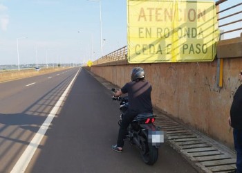 Motociclistas cuestionaron altura de carteles y Vialidad los elevó