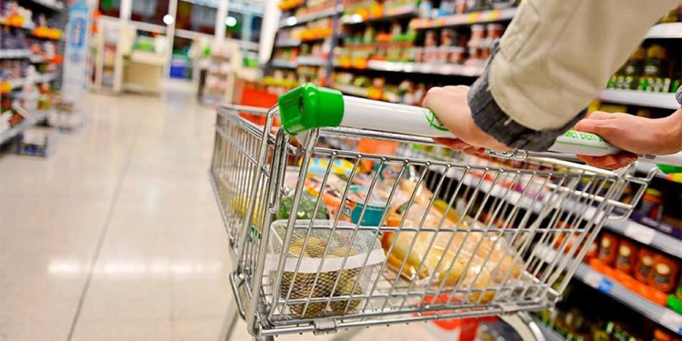 CONVENIENCIA. La inflación lleva a los consumidores a buscar precios y ventajas en los programas del Estado.