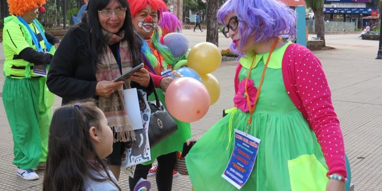 Por el Mes del Niño, la “Chilindrina Misionera” y sus amigos recorren la provincia