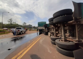 Mujer falleció en el choque entre un auto, una camioneta y un camión