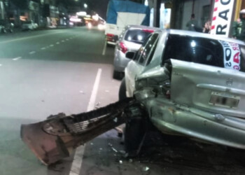 Conductor chocó a dos autos estacionados y se dio a la fuga en Posadas