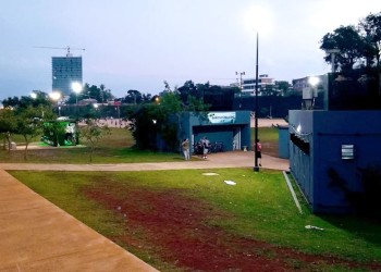 Apuñalaron a dos hermanos en la costanera y uno está grave