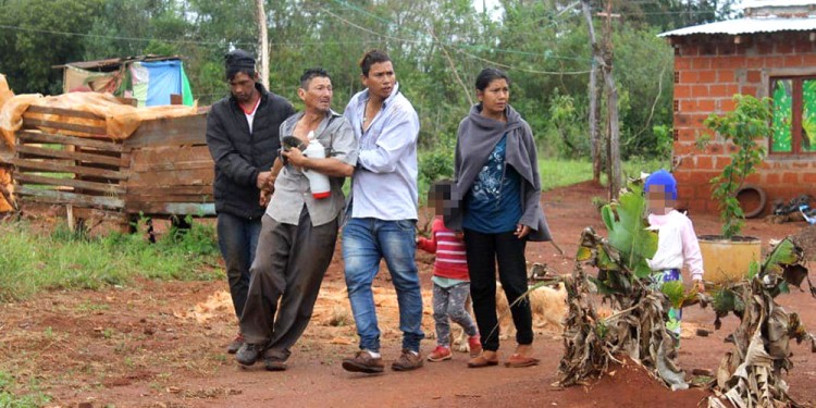 IMPOTENCIA. Dos viviendas fueron destruidas durante el desalojo efectuado por las fuerzas policiales en Corpus.