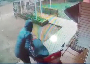 A meses de salir de prisión por abuso, robó una moto e integraría la “banda del Peugeot”