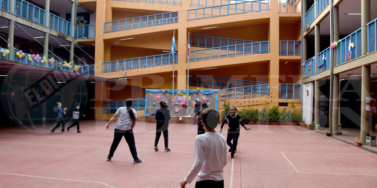 MADRES. El 90% de las madres con niños en primaria considera que su educación es “buena” o “muy buena”