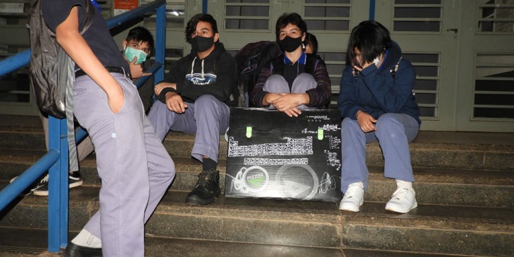 BRECHA. La asistencia a la escuela disminuye entre los adolescentes que trabajan.