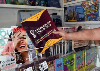 Locura en Posadas por el álbum  de figuritas del mundial Qatar 2022