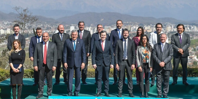POSTURA. Desde Jujuy, donde se realizaba la Asamblea de gobernadores del Norte Grande, Herrera Ahuad volvió a pedir la inclusión de Misiones a la red de gas natural.