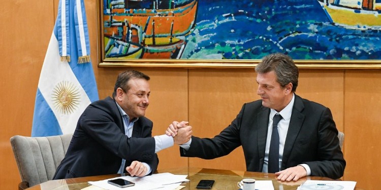 PRIMER ENCUENTRO EN ECONOMÍA. Herrera Ahuad y Sergio Massa reunidos ayer por la tarde en Buenos Aires.