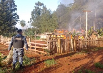 Investigan incendio intencional de una vivienda en Colonia Oasis